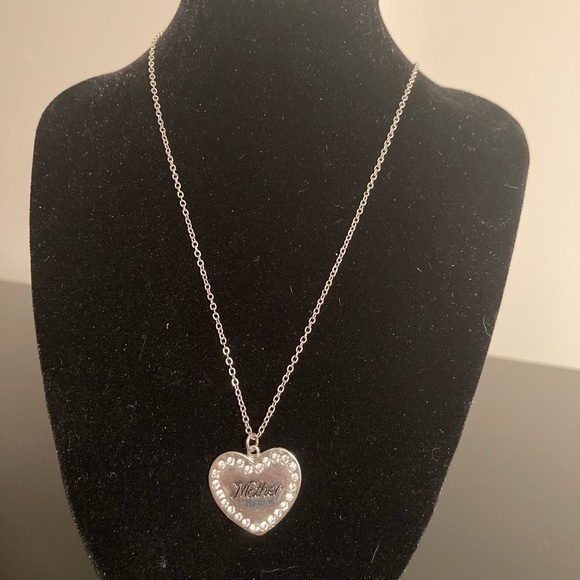 Jewelry - Long heart and “mother” necklace